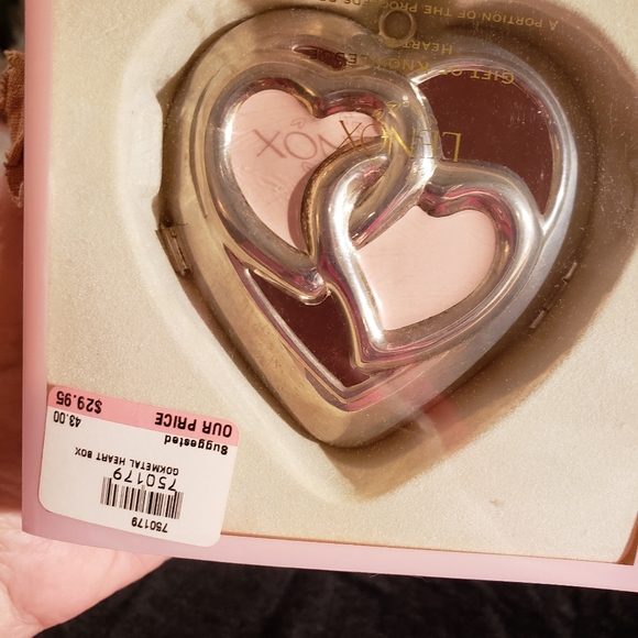 Gift of Knowledge Heart Box - Picture 7 of 8